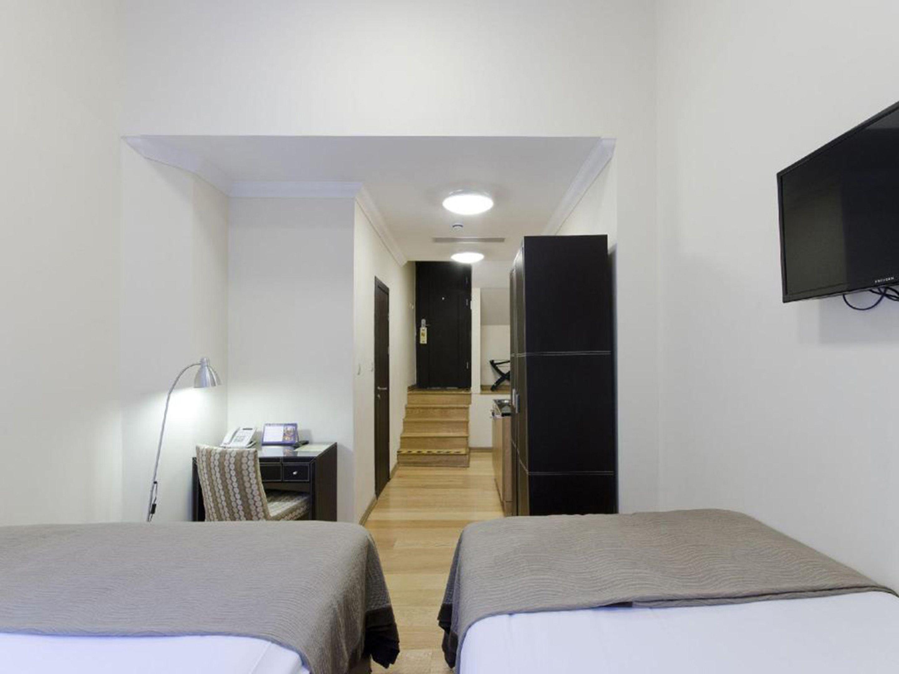 Triple Room,942546536:JPEG